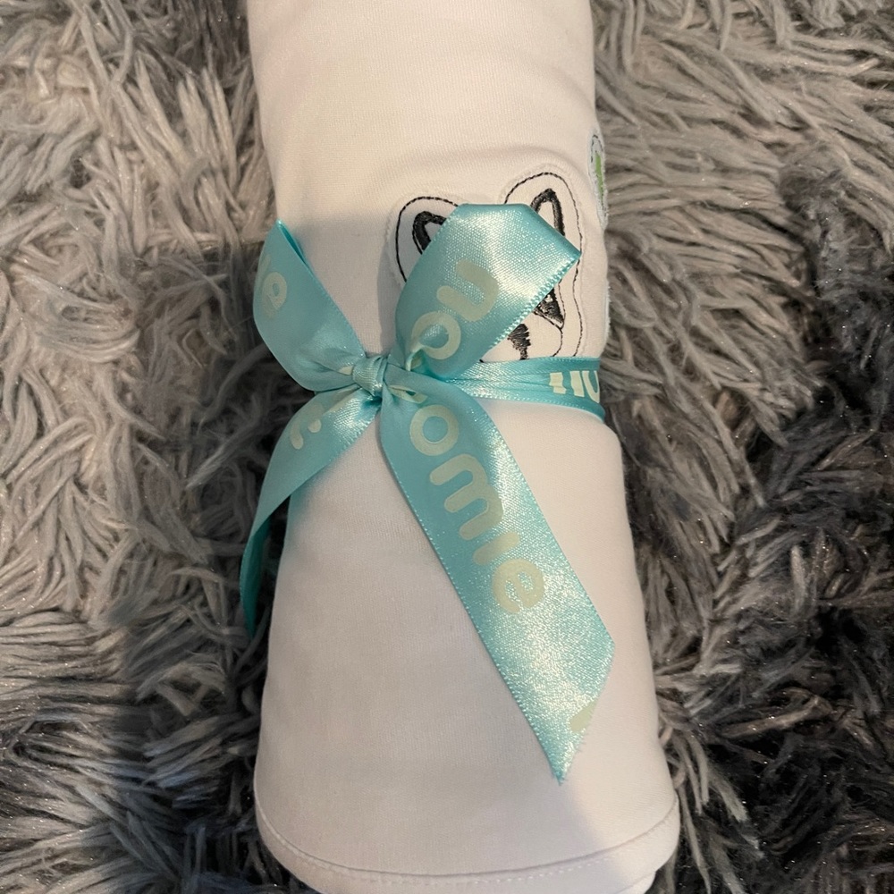 Baby blankets; Noomie w/ French bulldogs, blue w/ elephants, white w/ lion.